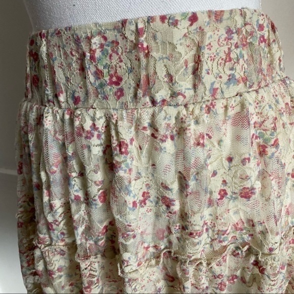 Maurices • Cream Pink Floral Lace Mini Skirt - Picture 4 of 6